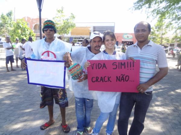 Caminhada lembra o Dia Internacional de Combate &agrave;s Drogas em Floriano.(Imagem:FlorianoNews)