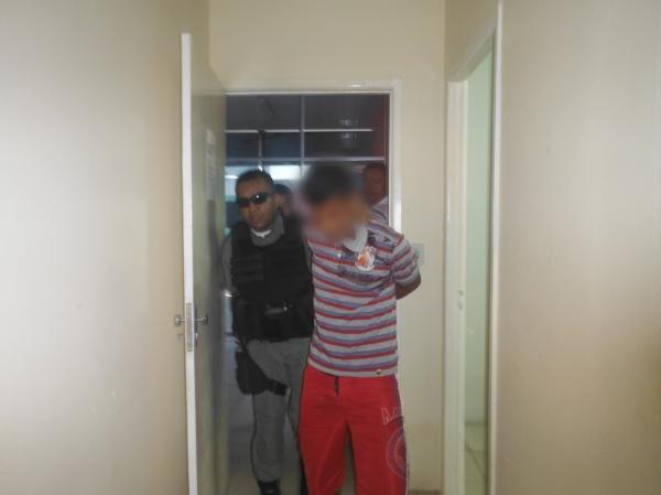 Preso acusado de Matar homem a golpes de faca.(Imagem:FlorianoNews)