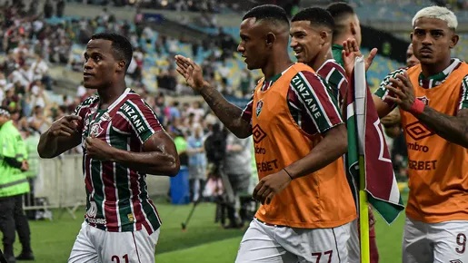 Fluminense vence o Cruzeiro e dorme fora da zona de rebaixamento