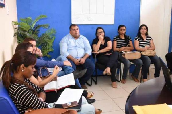 Prefeitura discute Plano de Cargos e Sal&aacute;rios com servidores da Sa&uacute;de de Floriano.(Imagem:SECOM)