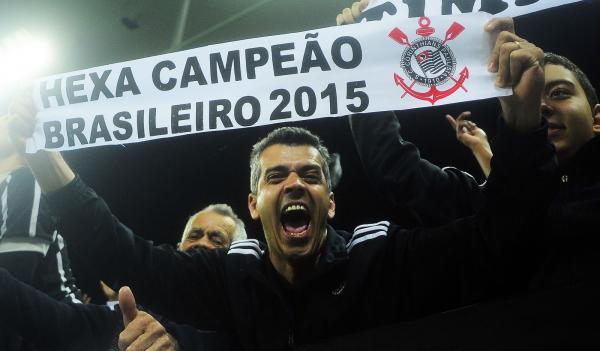 Compare a campanha do líder Flamengo com a dos três últimos títulos brasileiros do Corinthians