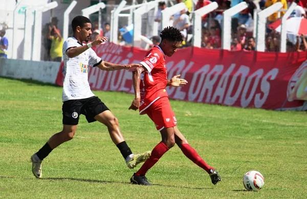  4 de Julho e Corisabb&aacute; empataram em 0 a 0 em Piripiri no primeiro turno do Campeonato Piauiense.(Imagem: S&aacute;vio Ryan/4 de Julho )