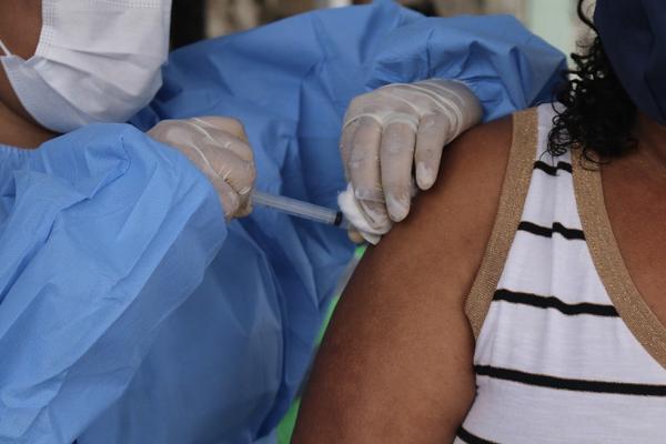 Teresina amplia vacinação com a Pfizer para pessoas de 50 a 59 anos com comorbidades e gestantes