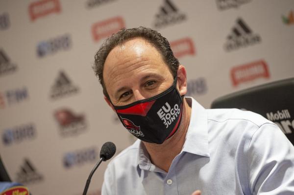 Rog&eacute;rio Ceni &eacute; apresentado no Flamengo.(Imagem: Alexandre Vidal/Flamengo)
