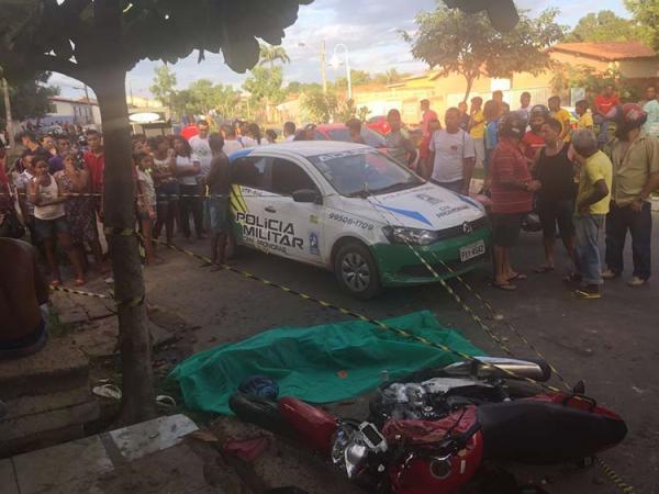 Pedreiro de 26 anos morre ao colidir moto em árvore na zona Sul