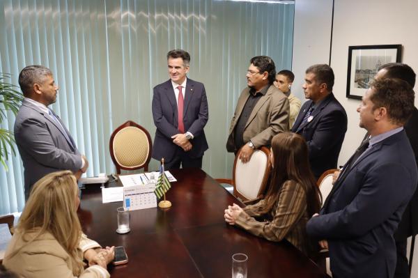 Ciro Nogueira refor&ccedil;a sua pr&eacute;-candidatura a reelei&ccedil;&atilde;o e recebe grupo de prefeitos durante marcha, em Bras&iacute;lia.(Imagem:Ascom)