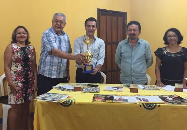 Rotary homenageia Prefeito Gilberto Júnior por parcerias durante o ano
