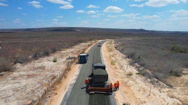 Obra da rodovia que liga Assun&ccedil;&atilde;o do Piau&iacute; e Cear&aacute;.(Imagem:Divulga&ccedil;&atilde;o / DER)