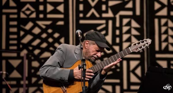 Em mais uma incursão pelo universo da música popular do Brasil, a Orquestra Ouro Preto dá toque sinfônico ao cancioneiro do compositor João Bosco. Conterrâneo da orquestra regida(Imagem:Reprodução)
