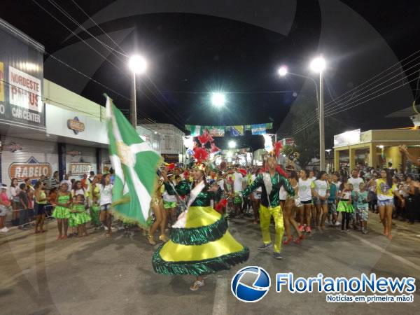 Desfile de escolas de acesso marca domingo de carnaval em Floriano.(Imagem:FlorianoNews)