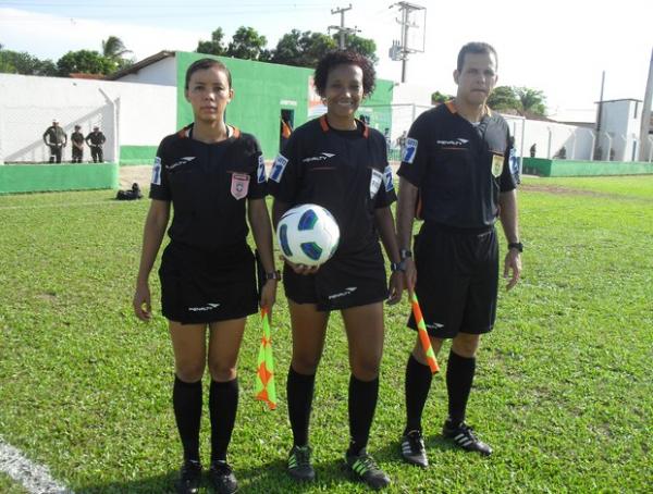 Izaura Sousa e Silva (esquerda) atuando pela Copa do Brasil de Futebol Feminino.(Imagem:Divulga&ccedil;&atilde;o)