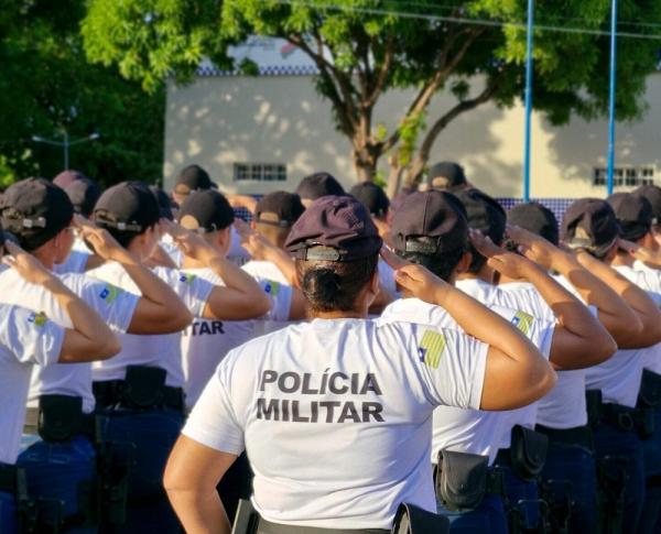 PM realiza entrega do primeiro uniforme de instrução a nova turma do curso de Formação de Soldados nesta segunda (18)(Imagem:Divulgação)