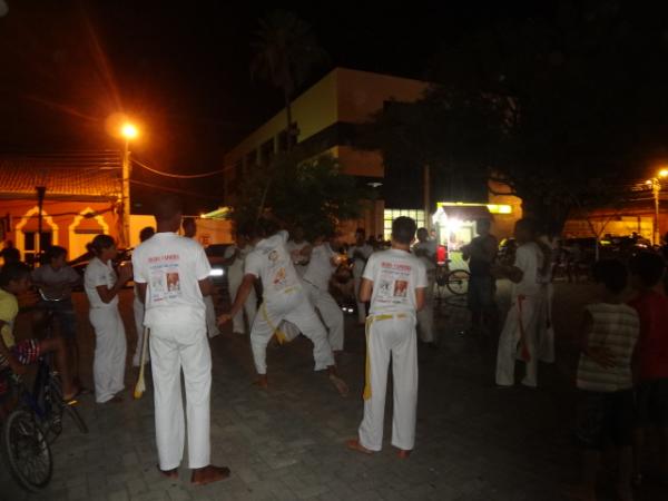 Grupo ?Abad&aacute; Capoeira? se apresentou neste domingo no centro de Floriano.(Imagem:FlorianoNews)