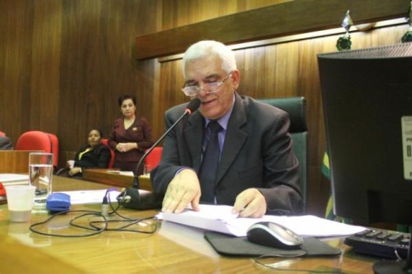 Presidente garante aprovação de reajuste dos professores na terça-feira