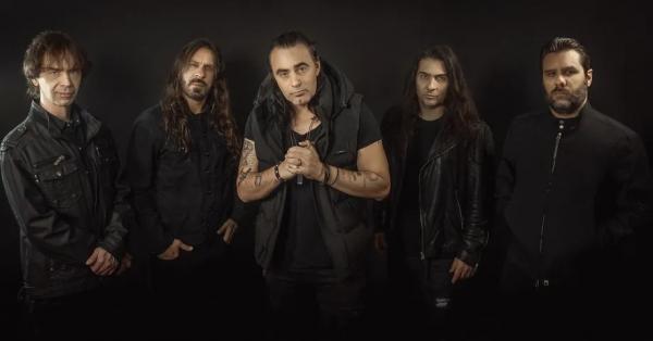 Shaman comunica o fim da banda após divergências políticas entre integrantes
