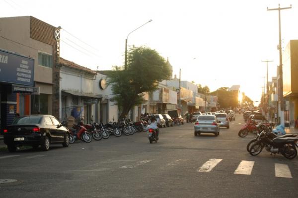 Prefeitura realiza operação limpeza e prepara cidade para as festas de fim de ano em Floriano