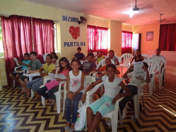 Realizado encontro de forma&ccedil;&atilde;o para coroinhas.(Imagem:FlorianoNews)