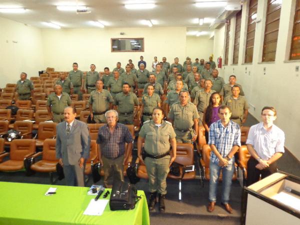 PM promove o Curso Nacional de Promotor de Pol&iacute;cia Comunit&aacute;ria em Floriano.(Imagem:FlorianoNews)