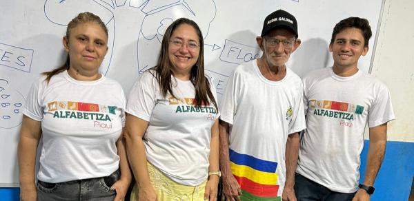 Aos 91 anos, estudante do Alfabetiza Piauí realiza sonho de aprender a ler em Bocaina