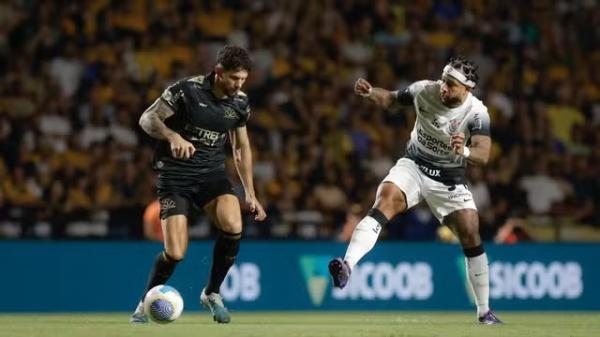 Crici&uacute;ma x Corinthians, Memphis Depay.(Imagem:Leonardo Hubbe/AGIF)