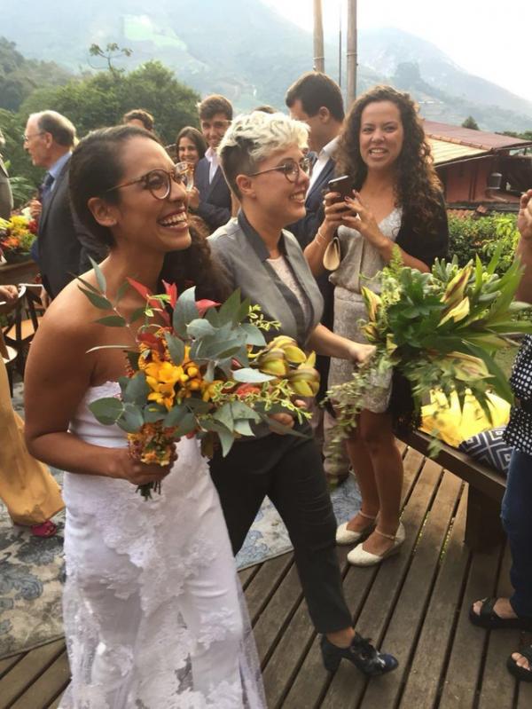 D&eacute;bora Calmon, de 32 anos, e Kaene Faria, de 29, decidiram formalizar a uni&atilde;o com receio de que a resolu&ccedil;&atilde;o que garante o casamento civil entre pessoas do mesmo sexo viesse a ser d(Imagem:Arquivo Pessoal)