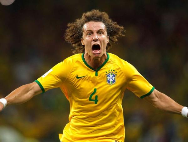 David Luiz comemora seu gol, o segundo da Sele&ccedil;&atilde;o contra a Col&ocirc;mbia.(Imagem:Rafael Ribeiro / CBF)