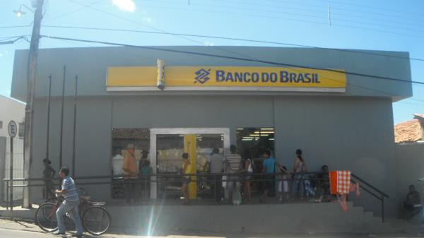 PM de Bar&atilde;o de Graja&uacute; adota medidas para inibir ataques em ag&ecirc;ncia banc&aacute;ria.(Imagem:FlorianoNews)