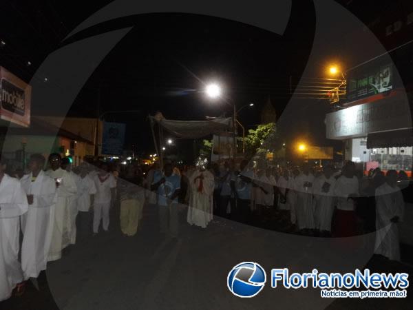 Cat&oacute;licos celebraram Corpus Christi com missa e prociss&atilde;o.(Imagem:FlorianoNews)