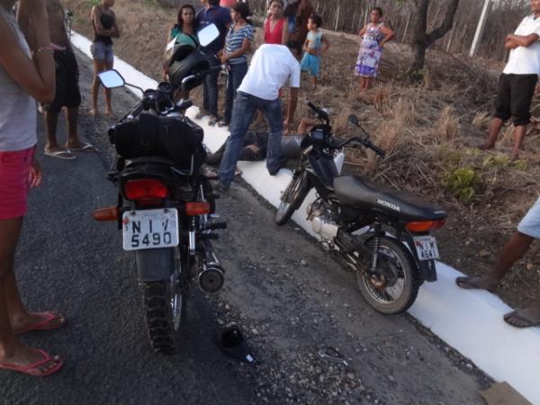 Carro colide em moto na BR-230 e foge sem prestar socorro
