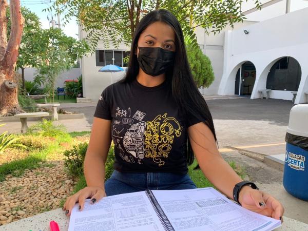 "É preciso aproveitar o tempo livre", diz estudante que conciliou trabalho e curso superior para alc