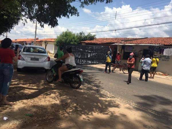 Moradores bloqueiam Av. Boa Esperança e cobram melhorias na sinalização de trânsito