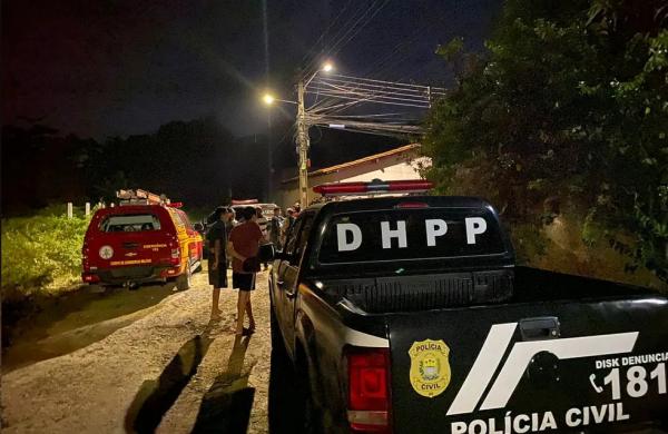  Corpo humano &eacute; encontrado enterrado na Zona Norte de Teresina.(Imagem:Vivianna Cruz/TV Clube )
