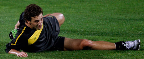 Com edema ósseo, Elano está fora do jogo contra Holanda e pode perder o resto da Copa