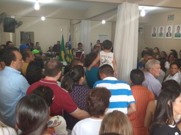 No PI, corpo de prefeito vítima de acidente é velado sob forte comoção