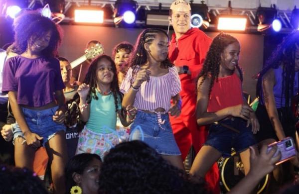 Carnaval da Fam&iacute;lia e festa no Cais: alegria contagia foli&otilde;es de todas as idades(Imagem:Secom)