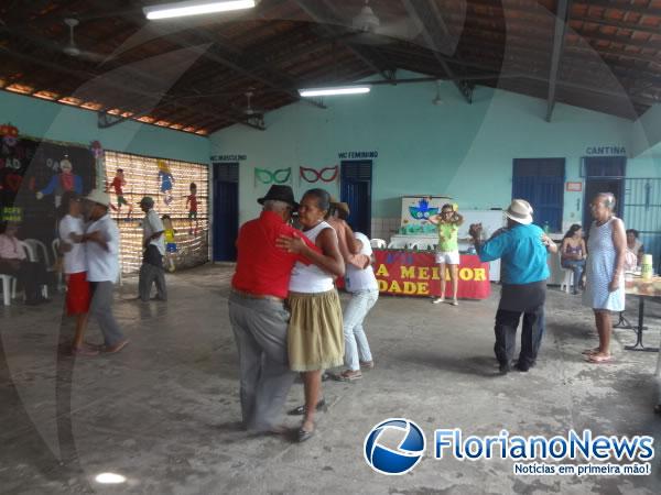 Centro de Refer&ecirc;ncia da Assist&ecirc;ncia Social realizou pr&eacute;via carnavalesca para idosos.(Imagem:FlorianoNews)