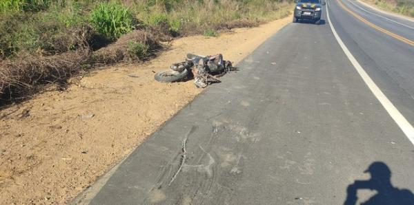 Adolescente de 17 anos, sem habilitação, morre após moto colidir com carreta no Sul do PI