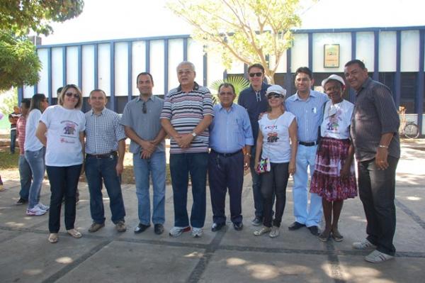 Caminhada marca a Semana do Idoso em Floriano.(Imagem:Waldemir Miranda)