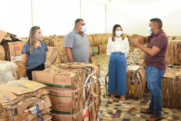 SEMAN visita cooperativa de recicláveis COOCAMFLO no bairro Guia
