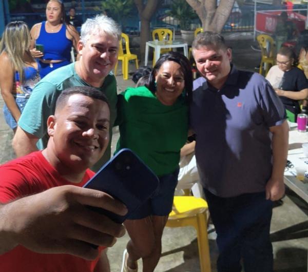  Deputado F&aacute;bio Xavier participa do carnaval de Floriano ao lado do l&iacute;der pol&iacute;tico Maur&iacute;cio Bezerra.(Imagem:Divulga&ccedil;&atilde;o)
