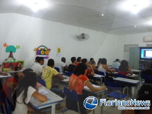 Alunos das escolas estaduais de Floriano se preparam para o Enem.(Imagem:FlorianoNews)