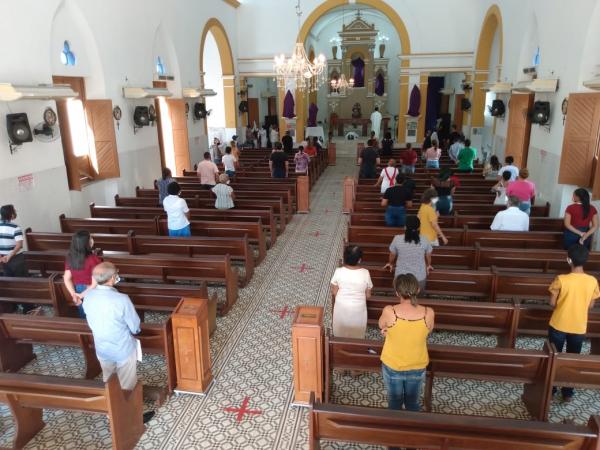 Fi&eacute;is participam da Paix&atilde;o de Nosso Senhor em Floriano(Imagem:FlorianoNews)