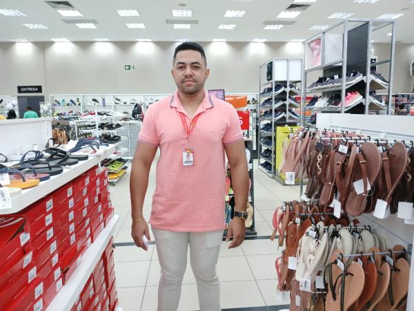 Armazém Paraíba de Floriano reinaugura setor de calçados com novo layout, lançamentos e promoções