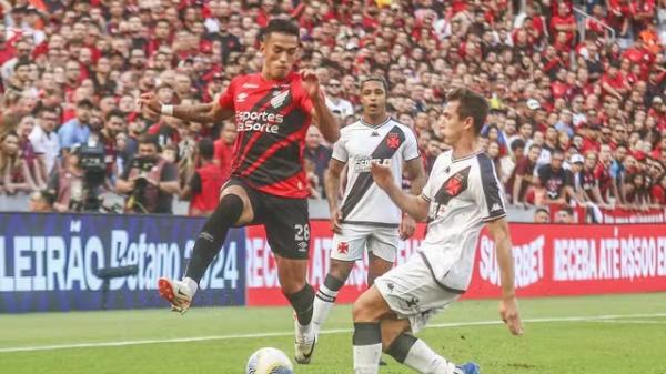Com um jogador a mais, Athletico-PR vence o Vasco pelo Brasileirão
