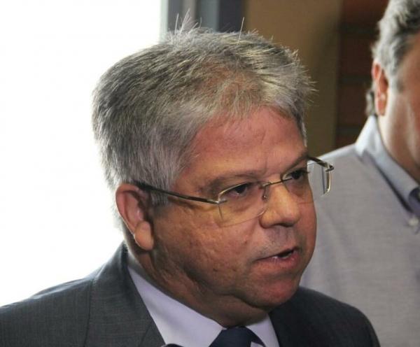 "Morto não estuda", diz Gustavo Neiva sobre escândalo envolvendo o ProAJA no Piauí