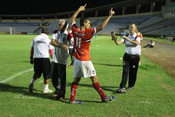 Sideval celebra gol e dá voto de confiança ao Galo: "Não tira o mérito"