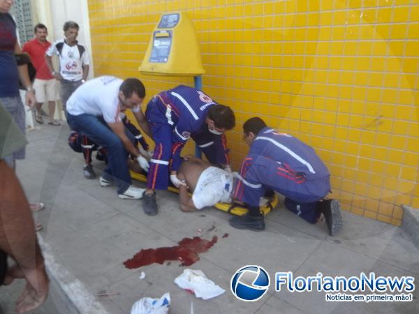 Acidente de moto deixa v&iacute;tima gravemente ferida em Floriano.(Imagem:FlorianoNews)