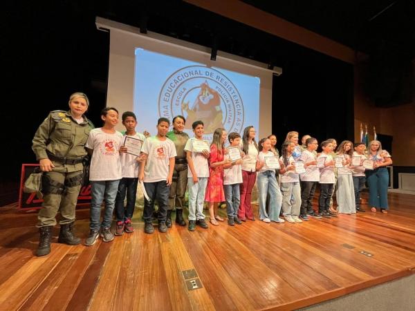 Polícia Militar realiza formatura de 246 crianças que concluíram cursos do Proerd em Teresina