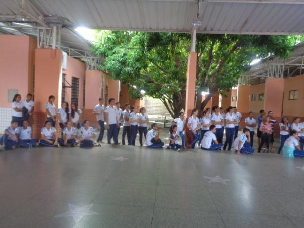 Grupo apresenta dan&ccedil;a afro no Col&eacute;gio T&eacute;cnico de Floriano.(Imagem:FlorianoNews)