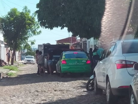 Travesti é encontrada morta dentro de casa na zona Leste, em Teresina